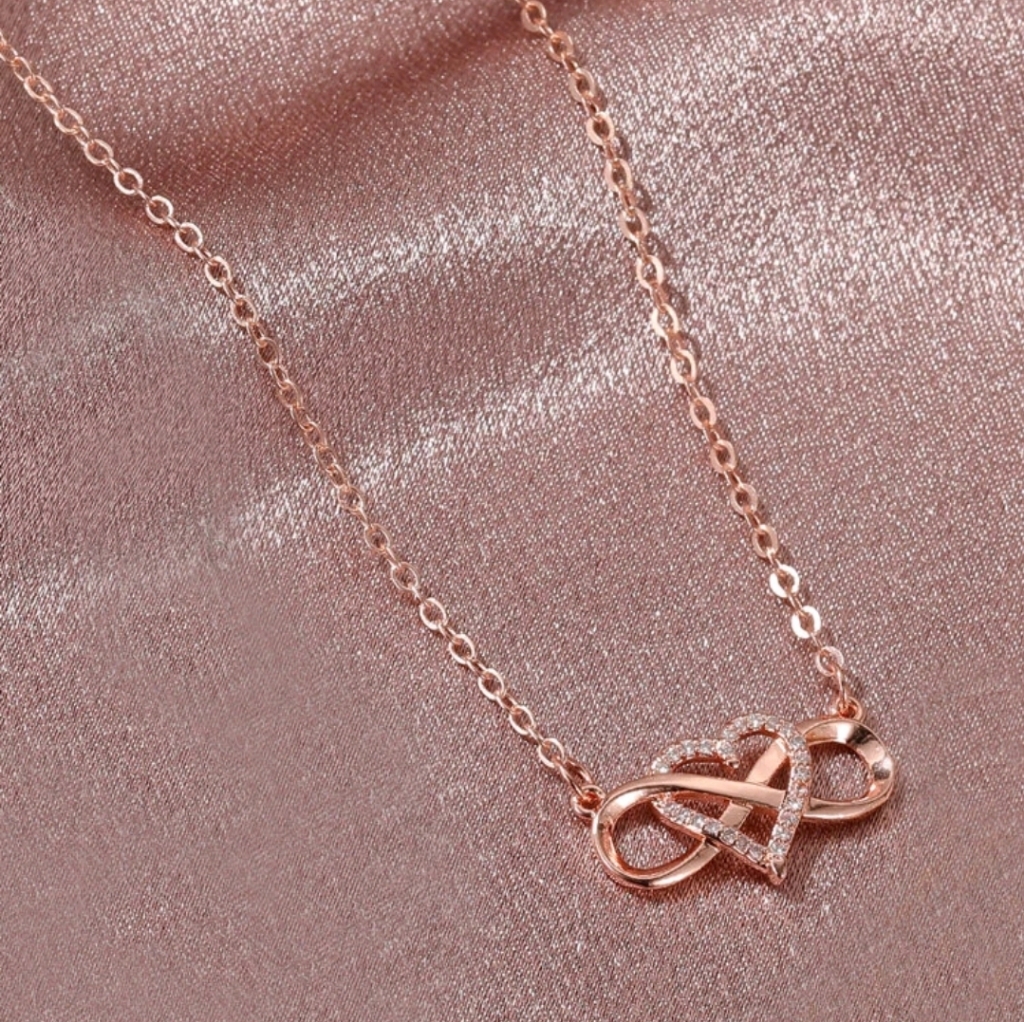 Rose Gold Rhinestone Heart Pendant Necklace 10$